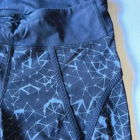 Lululemon - Picture 2 of 4